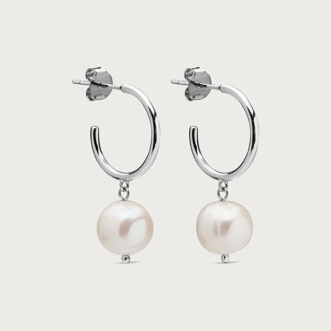 Pearly hoops earrings