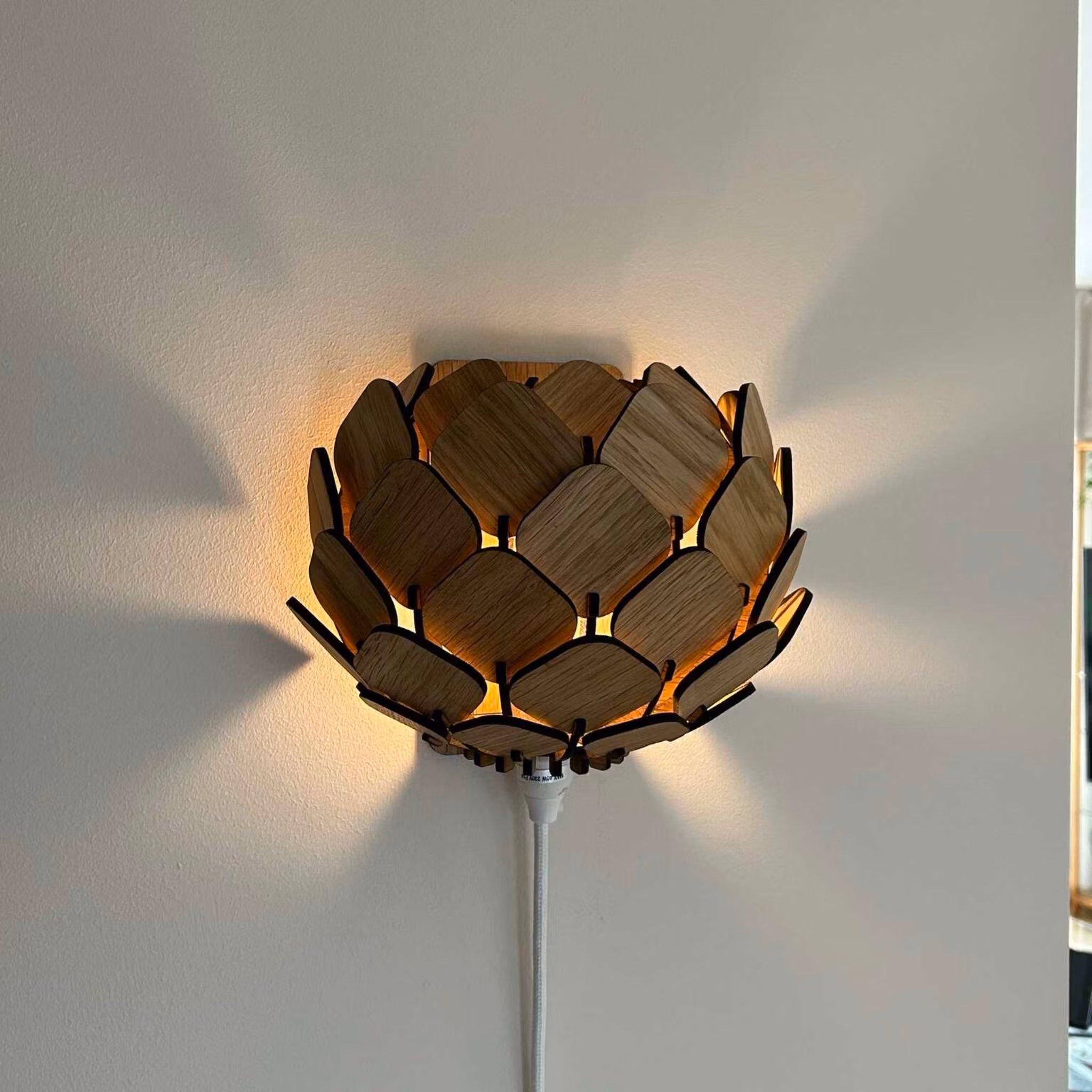 Vägglampa i trä - Hjortron