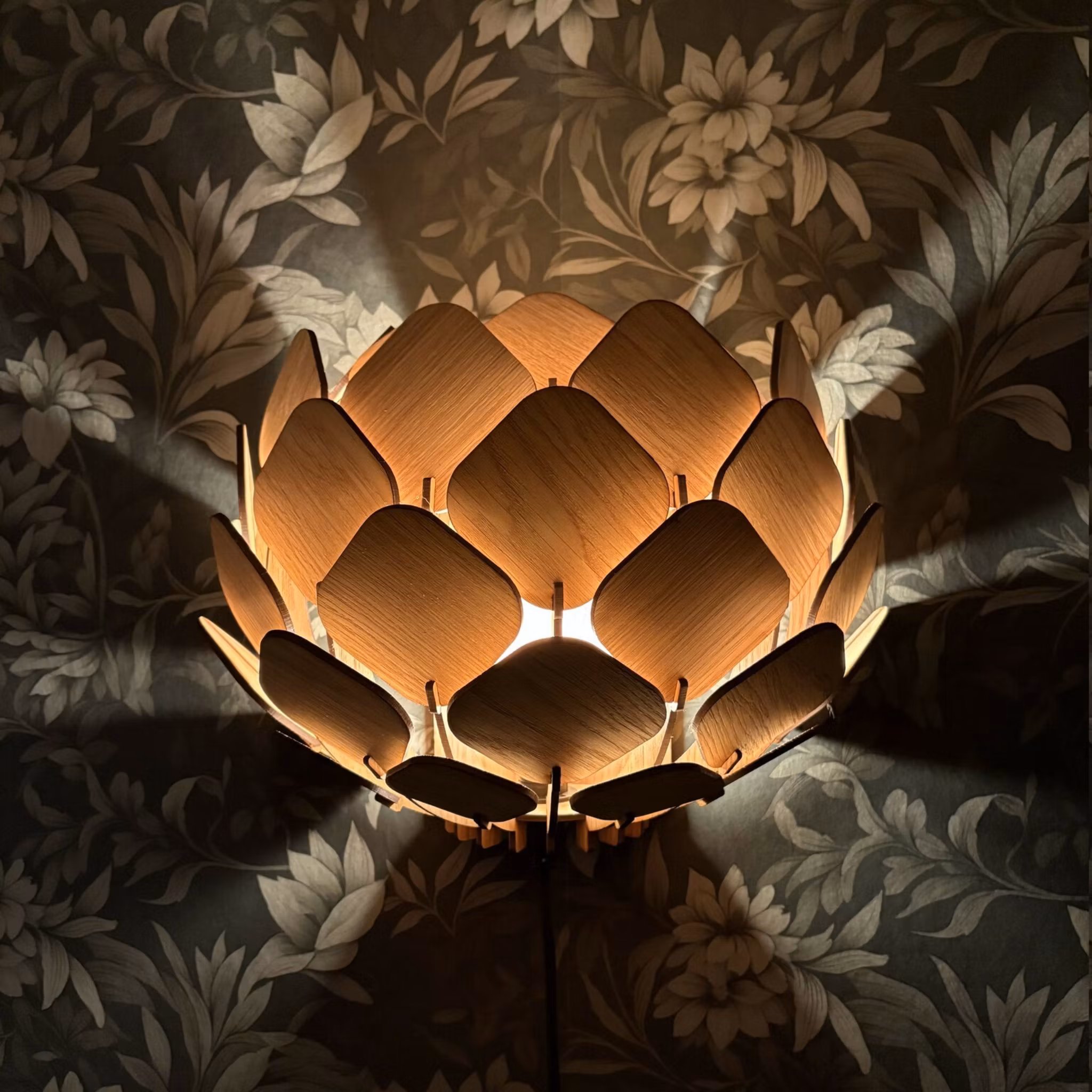 Vägglampa i trä - Hjortron