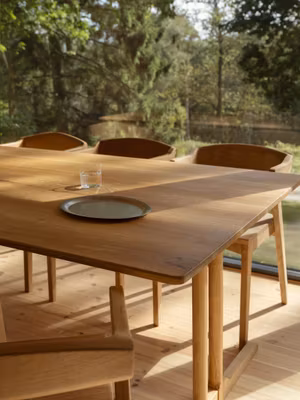 Matbord i massiv ek - Kobbungen