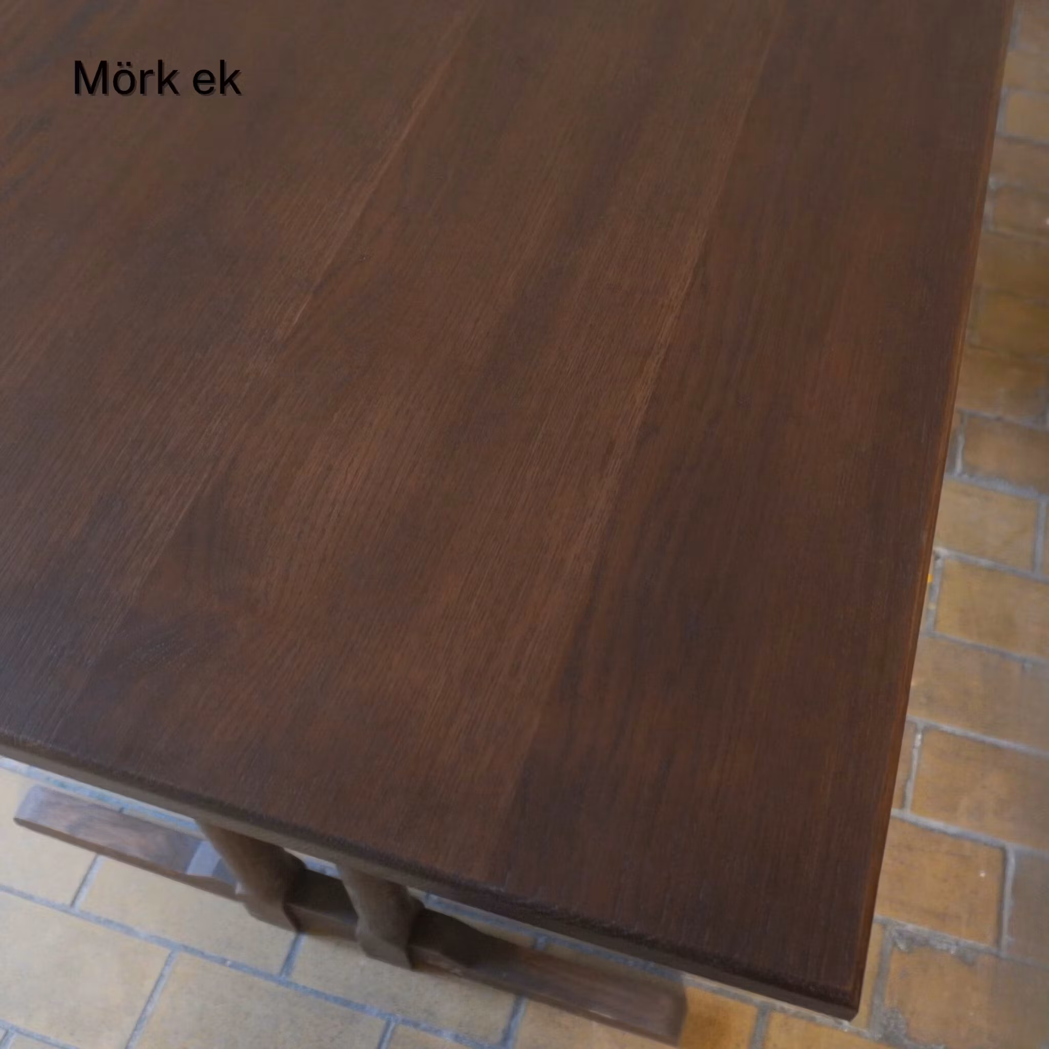 Runt Matbord i massiv ek - Klockberget