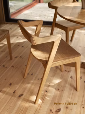 Designstol i massiv ek - Stolen Pellerin