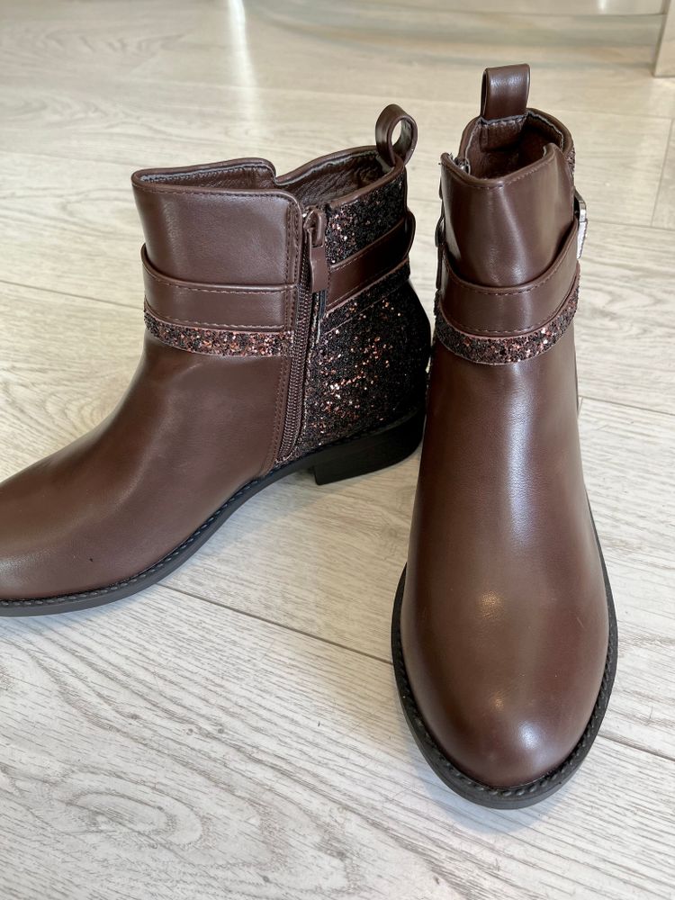 Boots mörkbruna