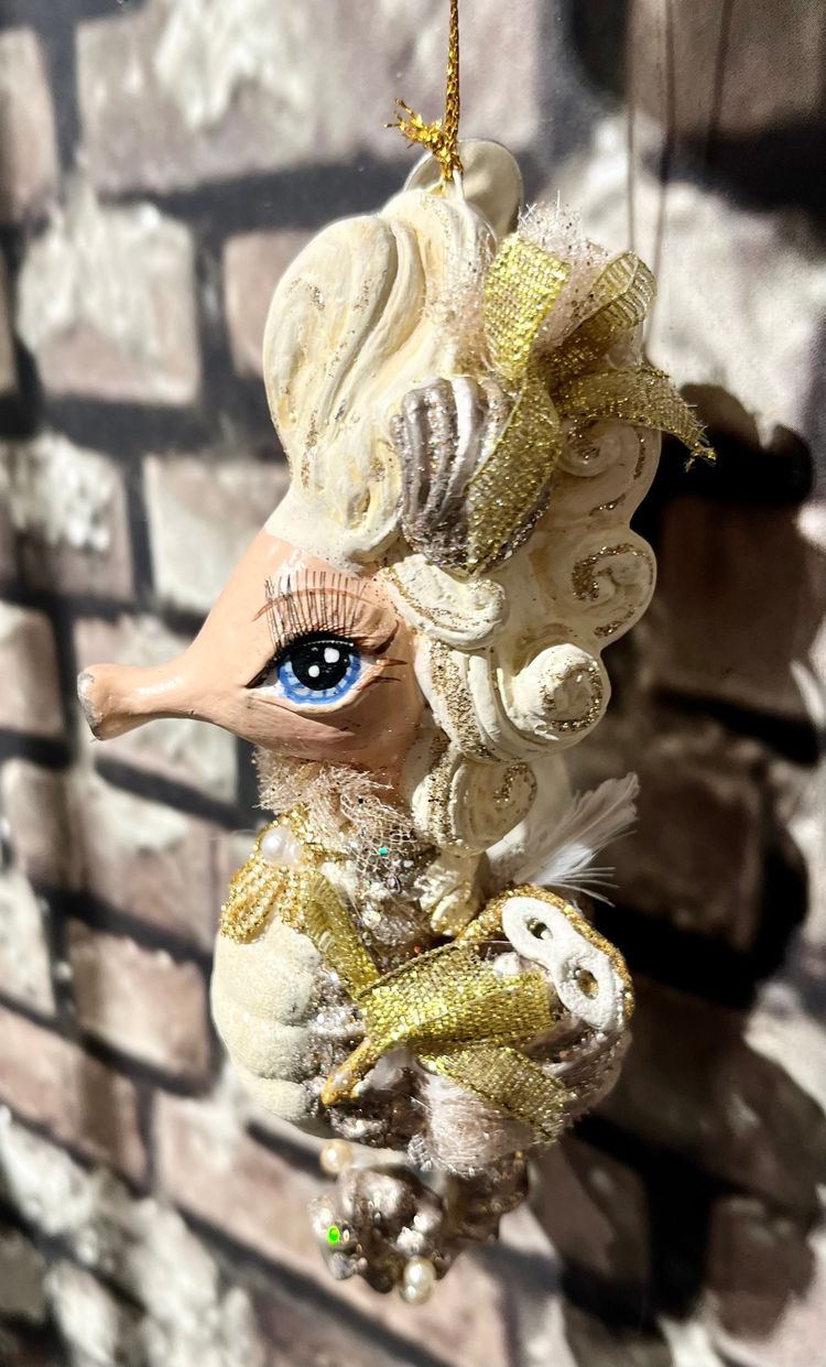 Sjöhäst på maskeradbal