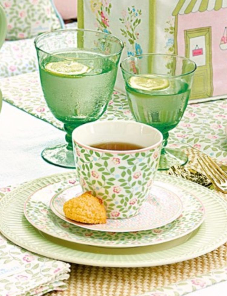 Greengate Wine glass green medium
