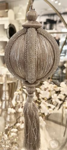 Julkula Tassel