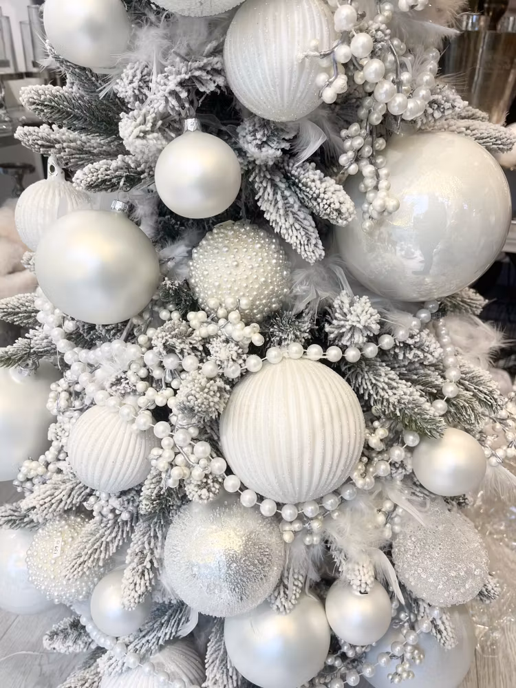 Julkula ribbad vit glitter 8cm