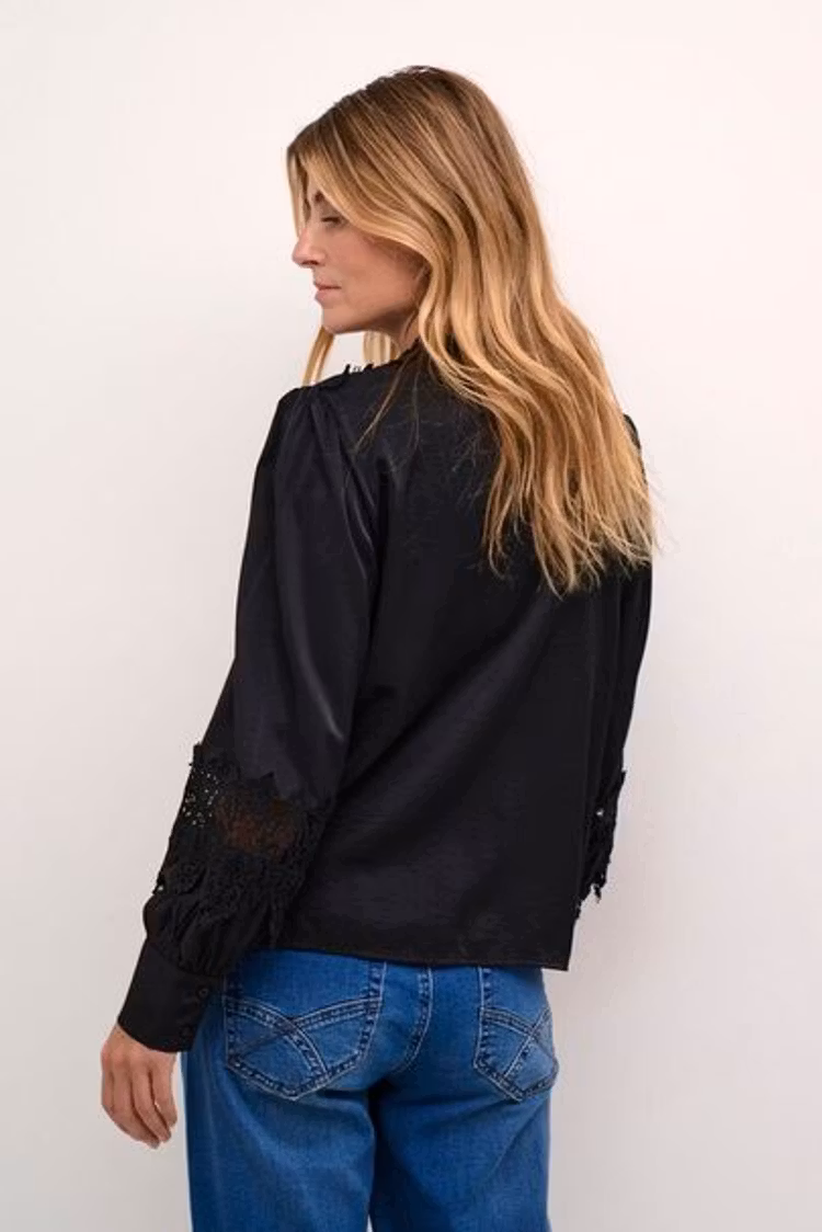 Cream Luna Lace shirt pitch black