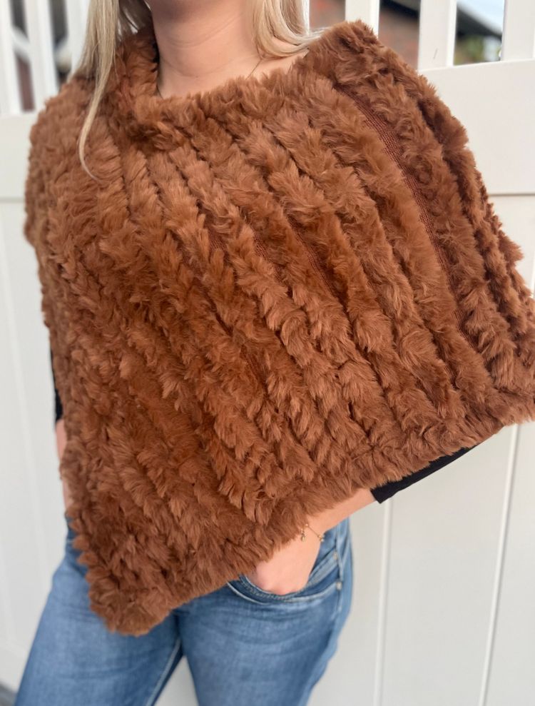 Fuskpäls poncho brun