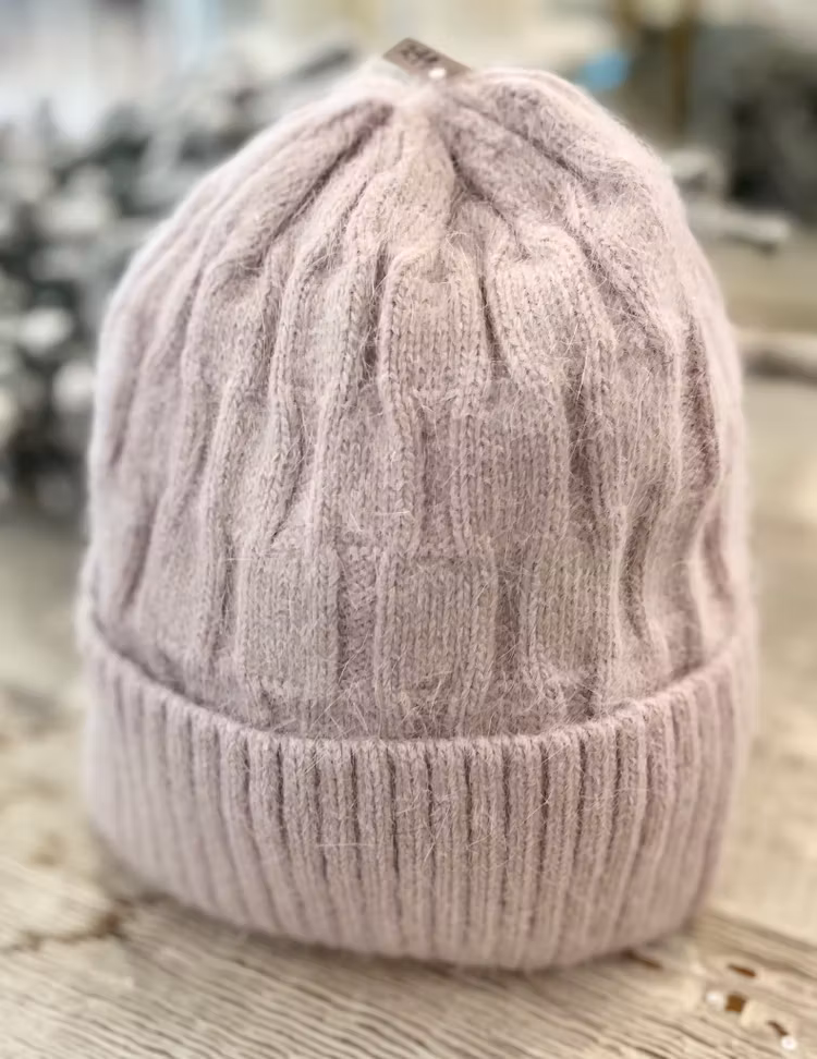 Mössa angora puderrosa