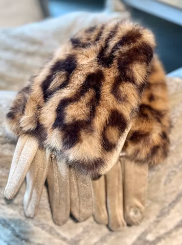 Handskar fuskpäls leopard beige