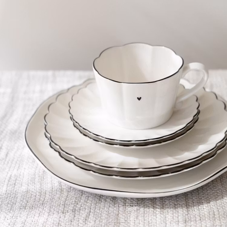 BC Collection cup ruffle with black edge