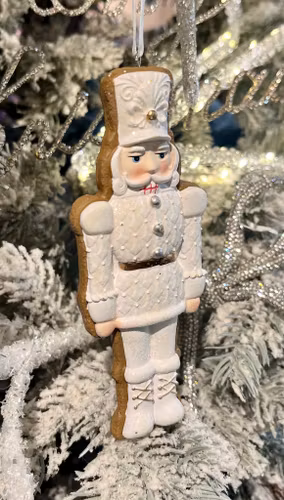 Pepparkaksnötknäppare hängande