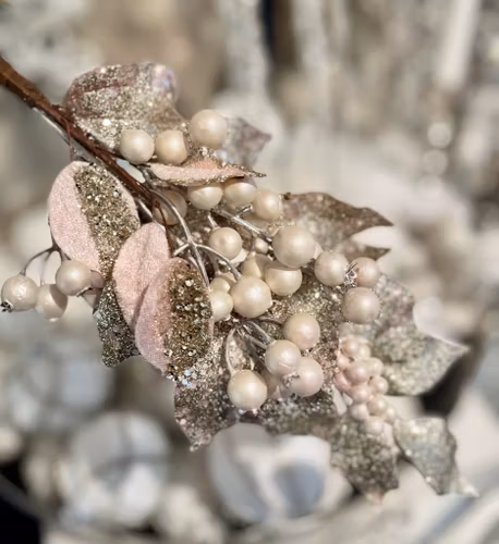 Gren med rosa blad och pärlbollar
