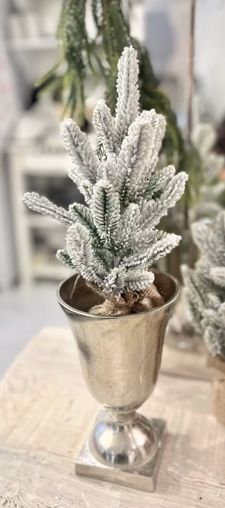 Gran med snö mindre