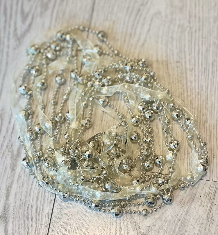 Girlang med pärlor och organza ljus guld