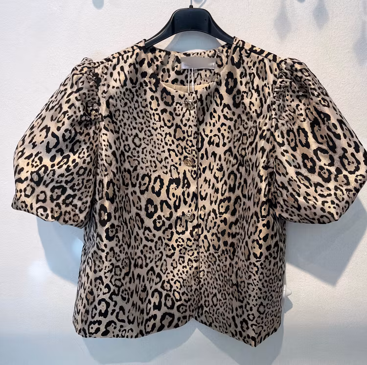 Bolerojacka leopard