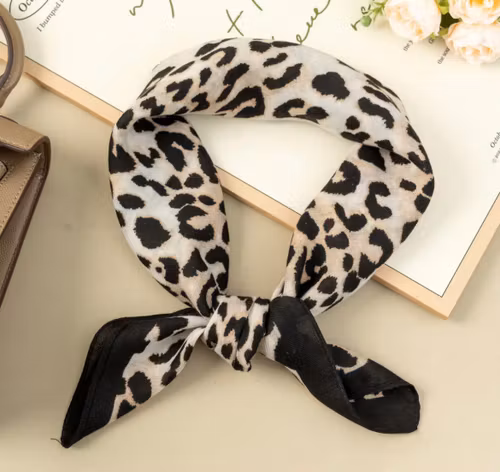 Scarf leopard ljus