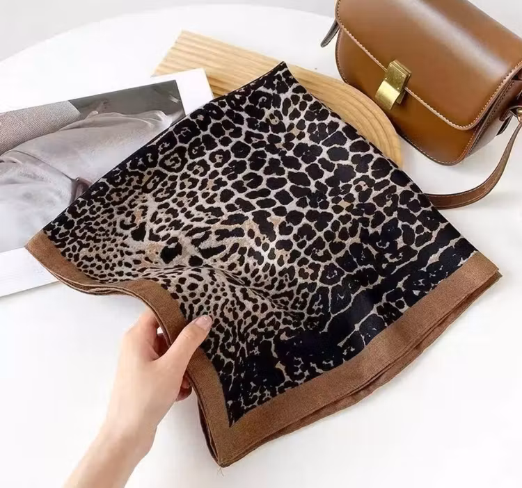 Scarf leopard brun