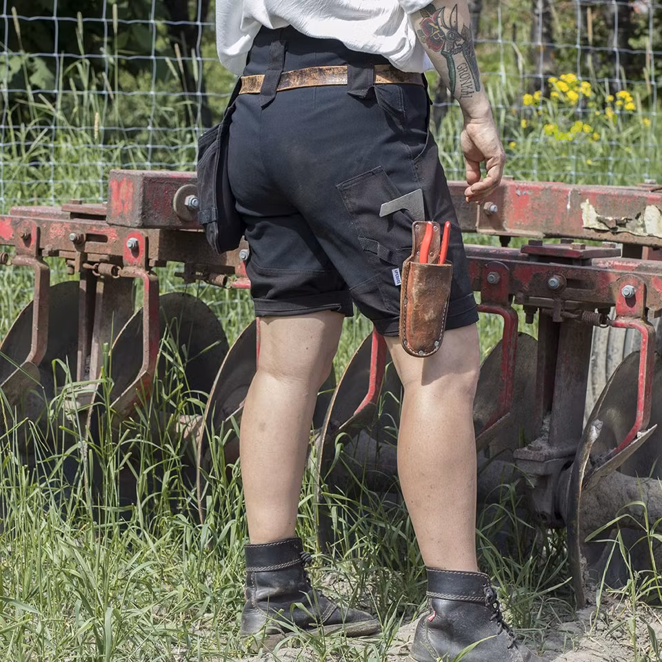 SÄLJES: Ann svart, strl 38. 500kr. Art. 2604