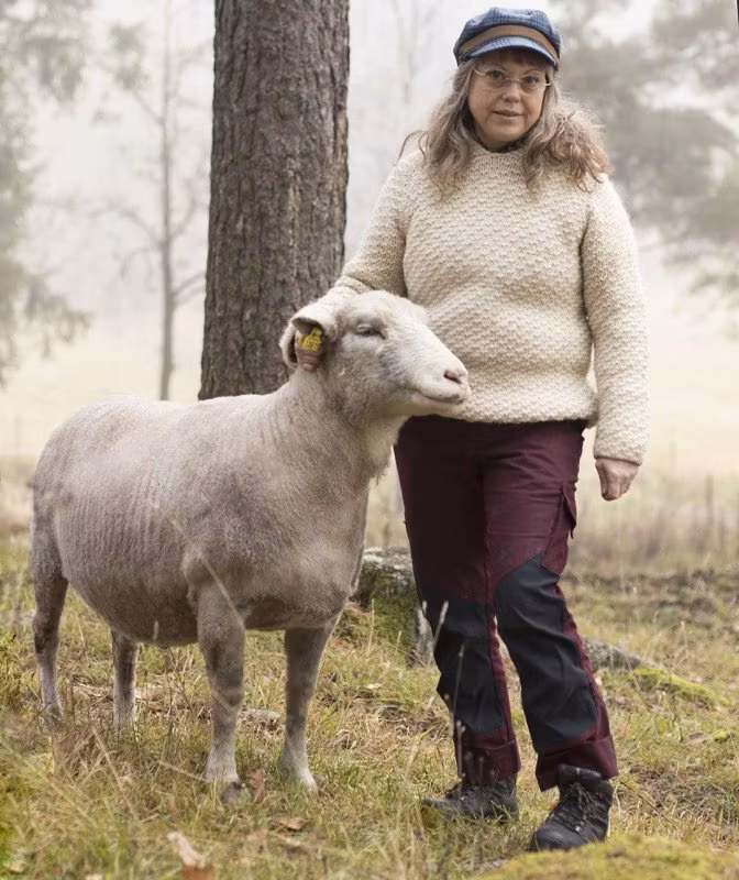 SÄLJES: Ava, vinröd, i storlek 50 - Begagnad art. 2504