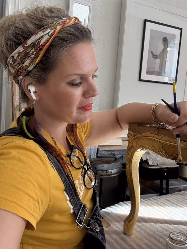 CircularMonday: Möbelrestaureraren Elin Juberg bevarar, bygger vidare och inspirerar!