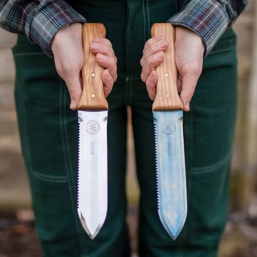 2nd Advent Host: ANJA and her knife