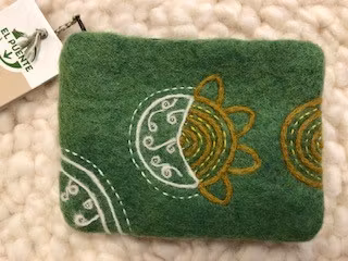 Börs, tovad med vackert broderi och dragkedja, 100% ull/Nepal, 15x12 cm