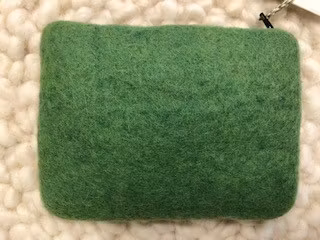 Börs, tovad med vackert broderi och dragkedja, 100% ull/Nepal, 15x12 cm
