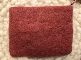 Börs, tovad med vackert broderi och dragkedja, 100% ull/Nepal, 15x12 cm