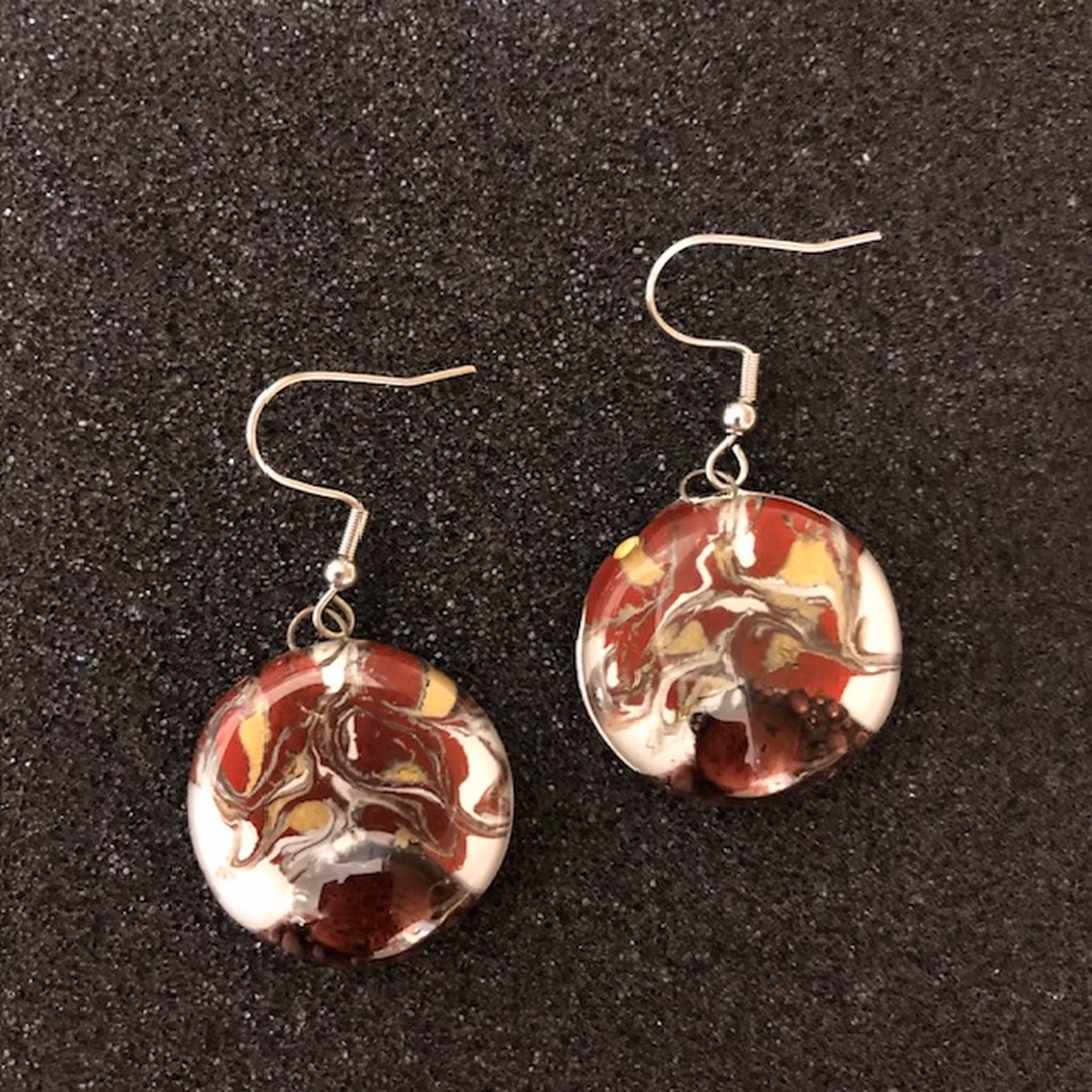 Örhängen i fusionsglas, rund D 2,5 cm, krok kir.stål, Chile