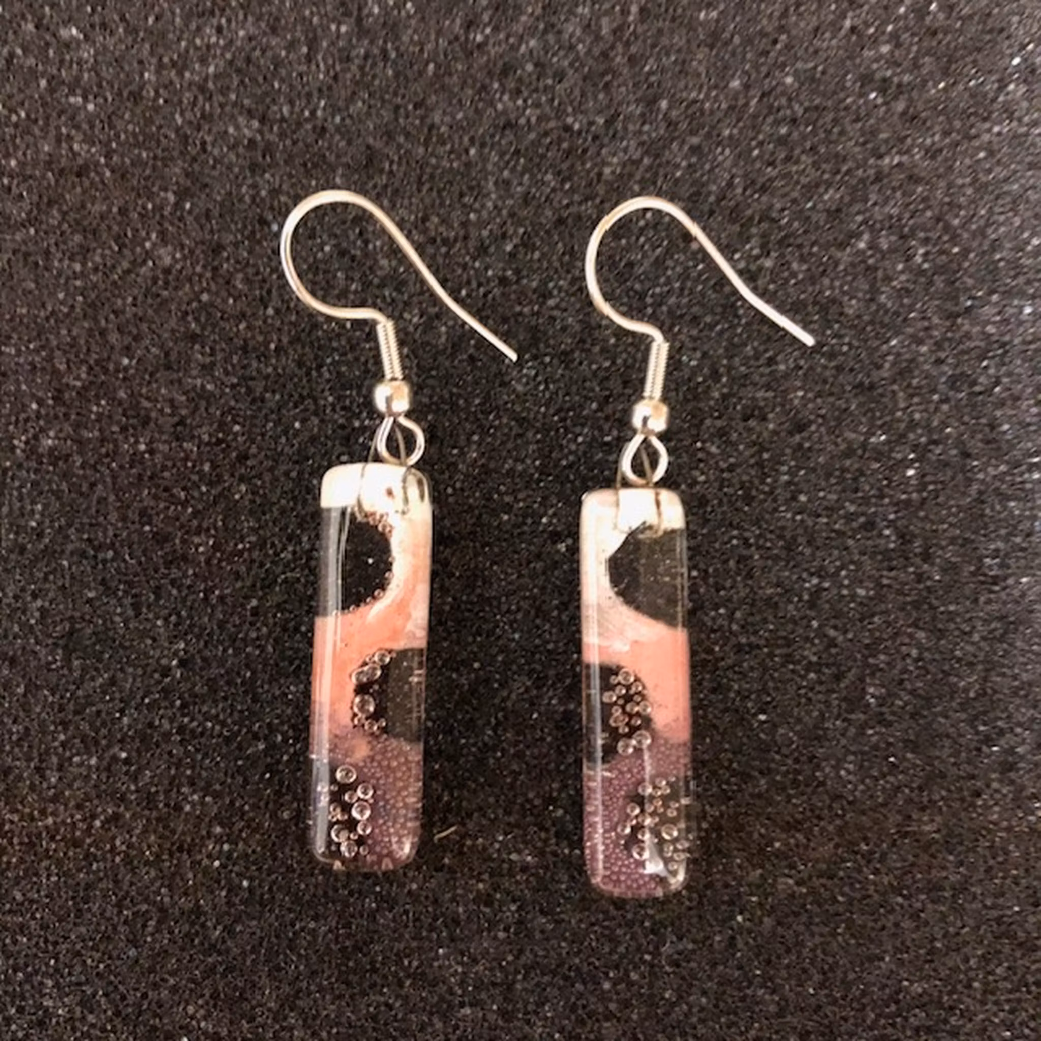 Örhängen i fusionsglas, 2,5x1 cm, krok kir.stål, Chile