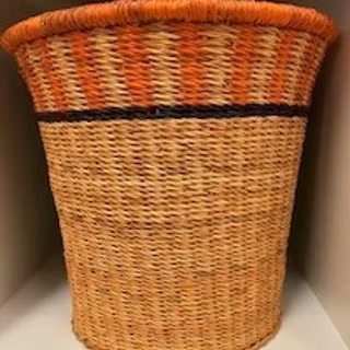 Flätad papperskorg, Ghana