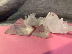 Bergkristall Pyramid 2x2 cm