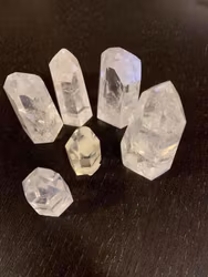 Bergkristall slipade spetsar
