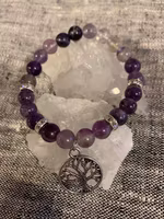 Elastiskt armband av fluorit och ametist, med livets träd.