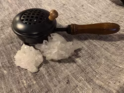 Rökelsebrännare med trähandtag