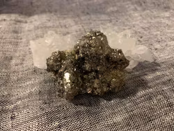 Pyrit med inslag av sphalerit