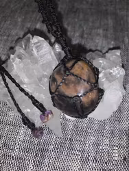 Talisman med svart månsten och shungit i ändarna