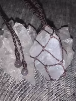 Talisman med rå girasol och ametist i ändarna