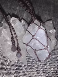 Talisman med rå girasol och ametist i ändarna