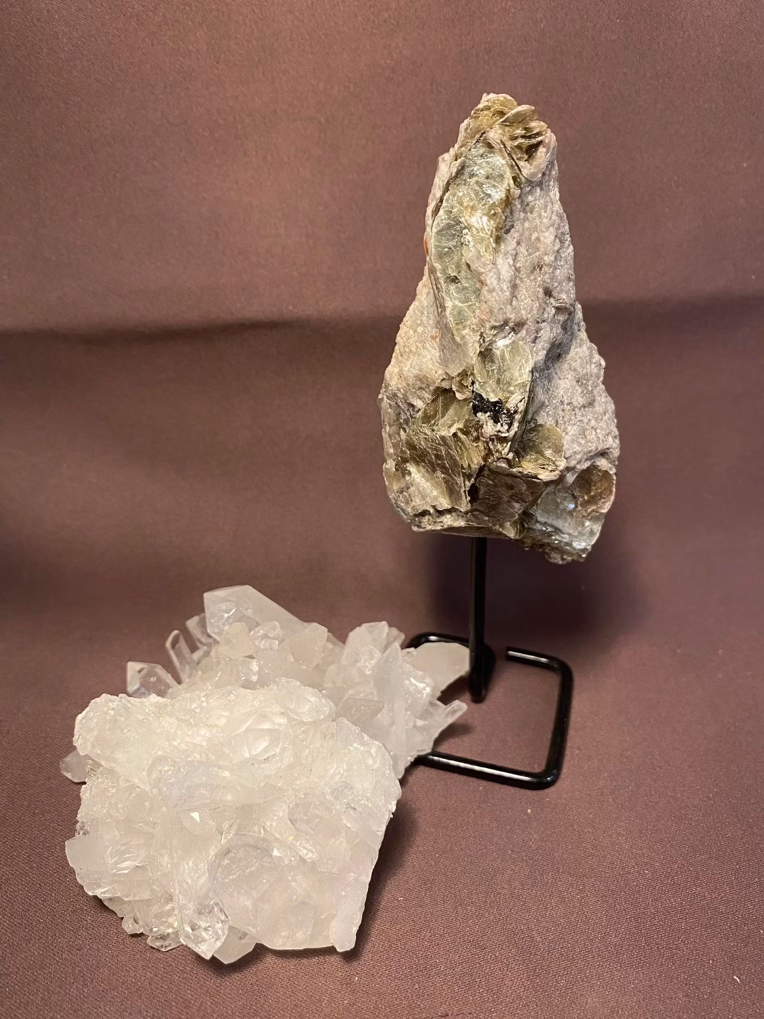 Gold mica - gyllene glimmer på stativ