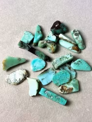 Krysopras polerade bitar