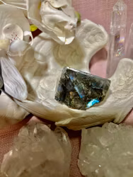 Labradorit halvpolerad (3)