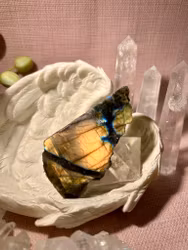 Labradorit halvpolerad (17)