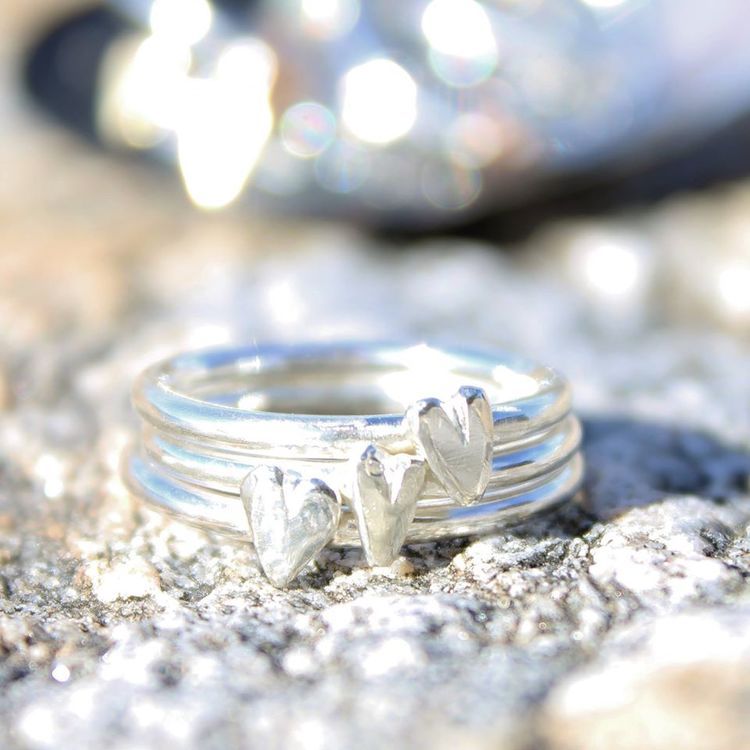 Happy Heart slät hjärtansring silver med handsågat hjärta