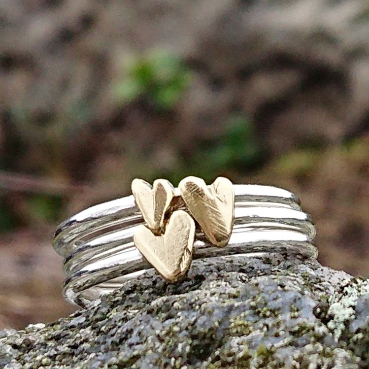 Happy Heart Slät hjärtansring med handsågat hjärta i mässing