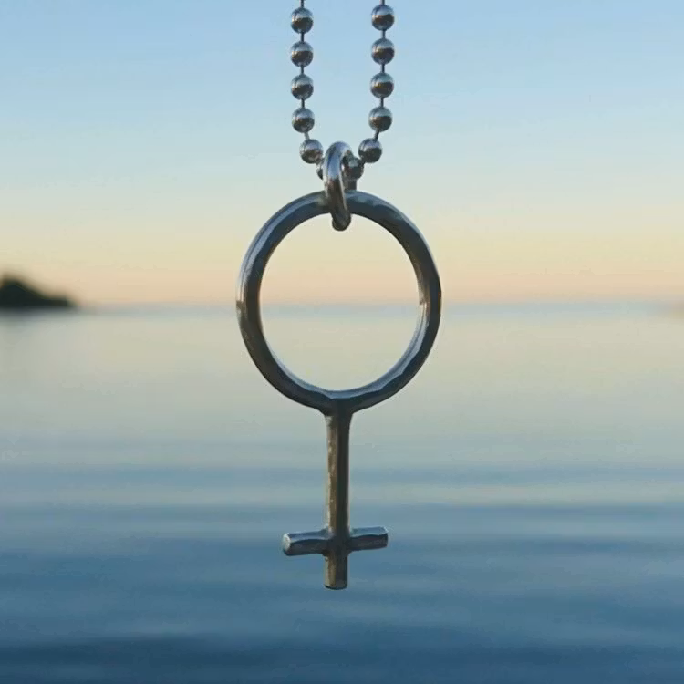 Kvinnomärket i äkta silver - halsband