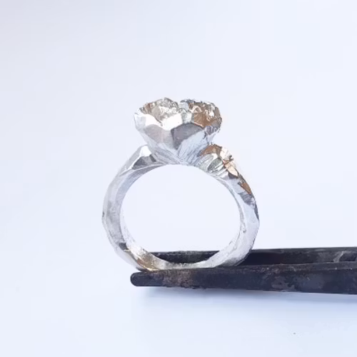 Rosring i silver med en ros
