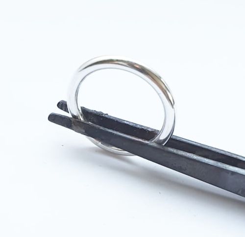 Slät silverring mellan
